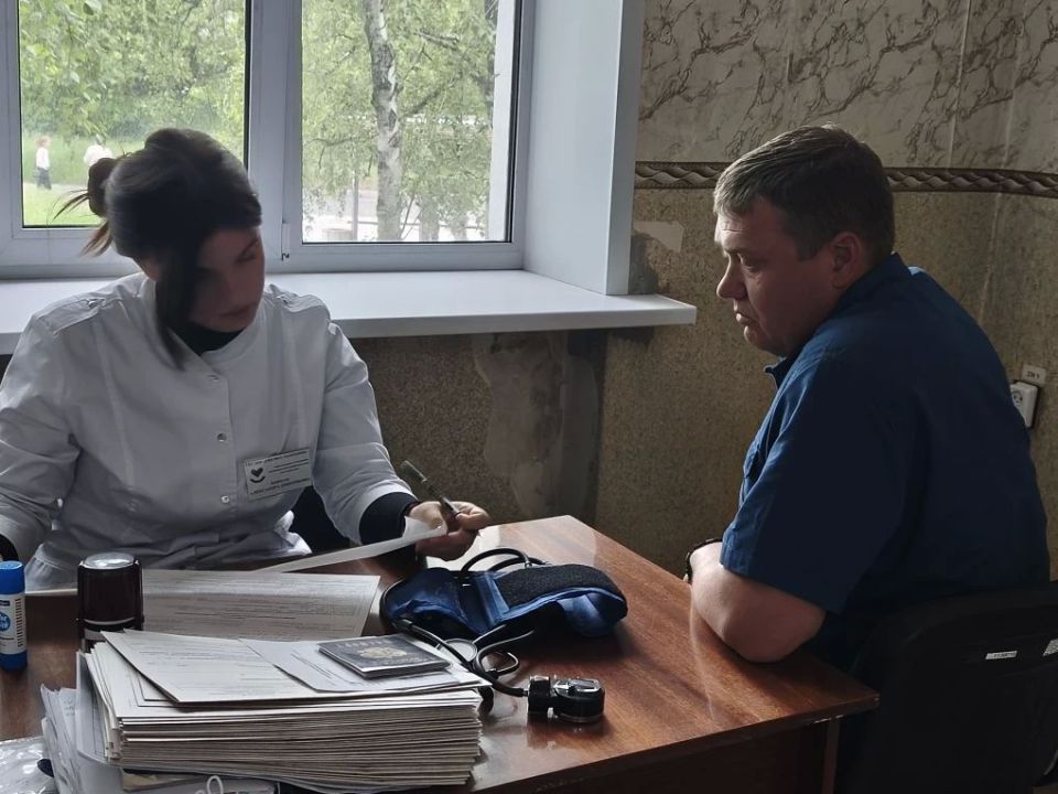 Сегодня, 27 мая, медицинские работники Макеевской городской больницы № 5 провели выездную диспансеризацию сотрудников Управы Кировского внутригородского района Администрации городского округа Макеевка Донецкой Народной...