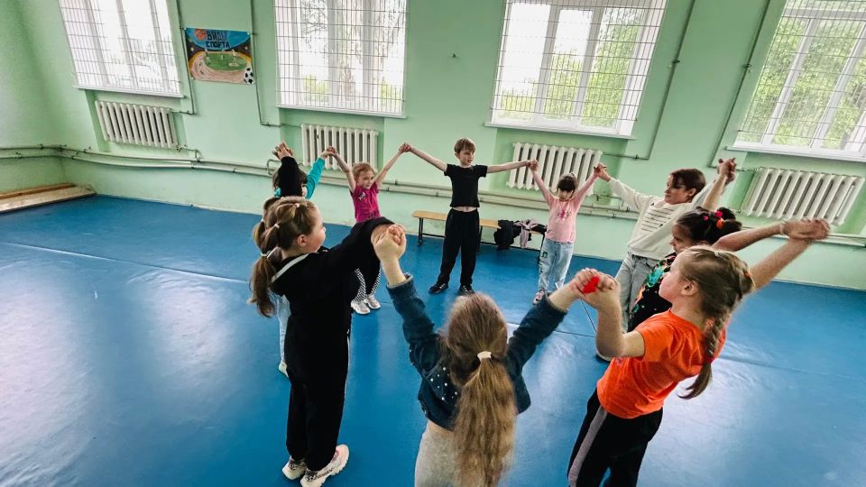 Каникулы с пользой!. Сегодня в ясиноватских школах № 4 и № 7 распахнулись двери летних пришкольных площадок, готовых подарить ребятам незабываемые каникулы Каникулы с пользой!. Сегодня в ясиноватских школах № 4 и № 7 распахнулись двери летних пришкольных площадок, готовых подарить ребятам незабываемые каникулы