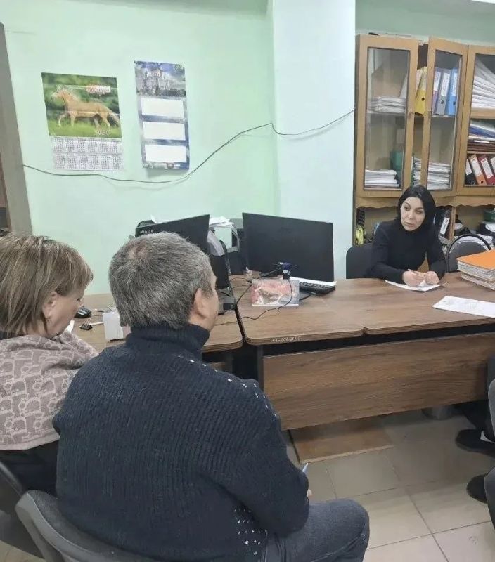 Роман Конев: 27 мая 2026 года депутаты Горловского городского совета от фракции «Единая Россия» — Сергей Третьяков, Елена Кузьмина, Нелля Якуненко, Дмитрий Корона, Сергей Медведев, Максим Лебедев, Геннадий Маюров и Инает... Роман Конев: 27 мая 2026 года депутаты Горловского городского совета от фракции «Единая Россия» — Сергей Третьяков, Елена Кузьмина, Нелля Якуненко, Дмитрий Корона, Сергей Медведев, Максим Лебедев, Геннадий Маюров и Инает...