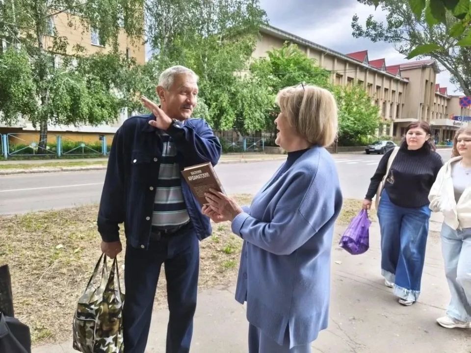 27 мая сотрудники Центральной городской модельной библиотеки и Центральной детской библиотеки приняли активное участие в Весеннем Всероссийском интеллектуальном забеге «Бегущая книга – 2026» 27 мая сотрудники Центральной городской модельной библиотеки и Центральной детской библиотеки приняли активное участие в Весеннем Всероссийском интеллектуальном забеге «Бегущая книга – 2026»