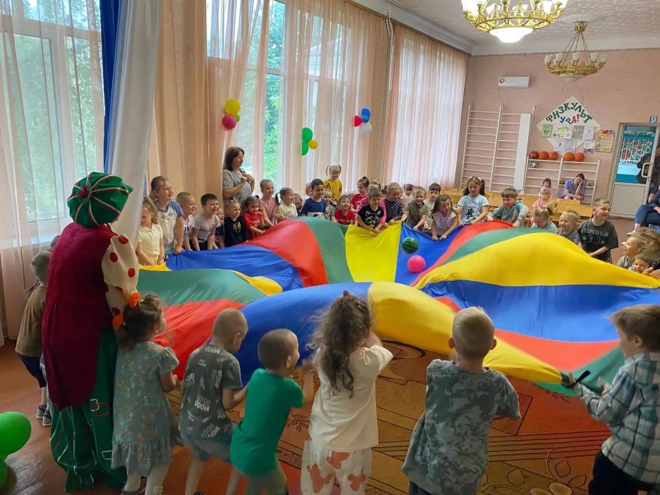 Сегодня, 27 мая, в В ГБДОУ "Детский сад №6 г.о.Харцызск" прошла увлекательная, спортивно-игровая программа «Спорт любите с детских лет»! Сегодня, 27 мая, в В ГБДОУ "Детский сад №6 г.о.Харцызск" прошла увлекательная, спортивно-игровая программа «Спорт любите с детских лет»!