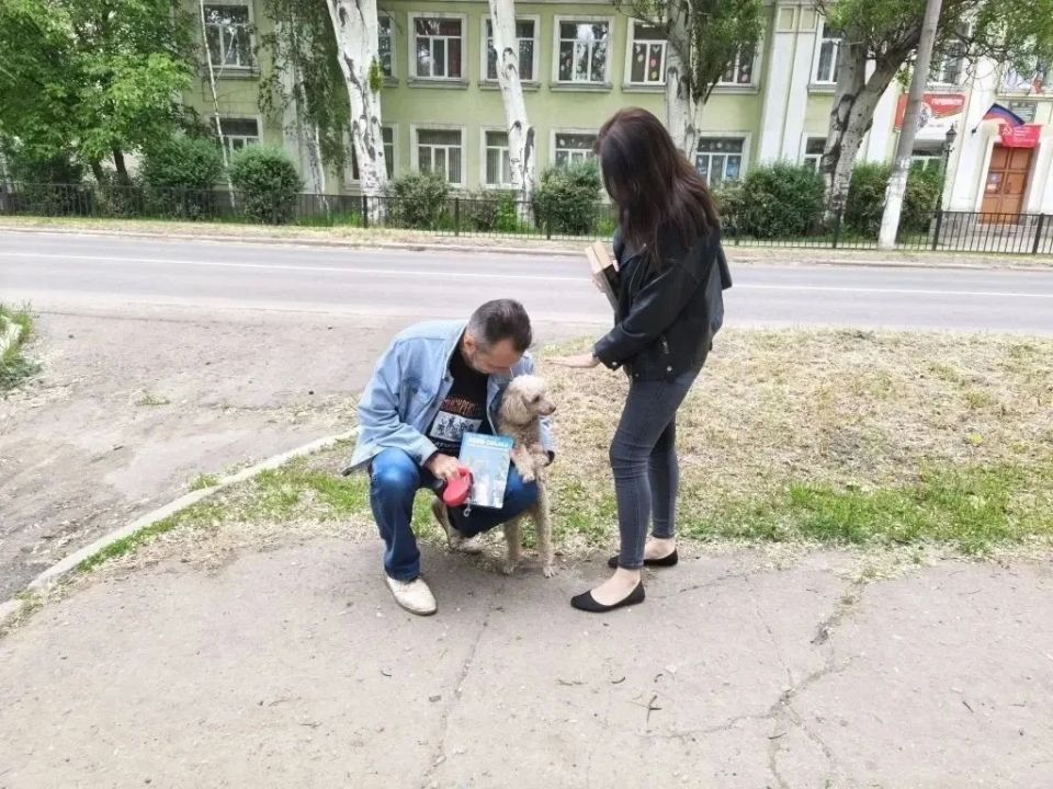 27 мая сотрудники Центральной городской модельной библиотеки и Центральной детской библиотеки приняли активное участие в Весеннем Всероссийском интеллектуальном забеге «Бегущая книга – 2026» 27 мая сотрудники Центральной городской модельной библиотеки и Центральной детской библиотеки приняли активное участие в Весеннем Всероссийском интеллектуальном забеге «Бегущая книга – 2026»