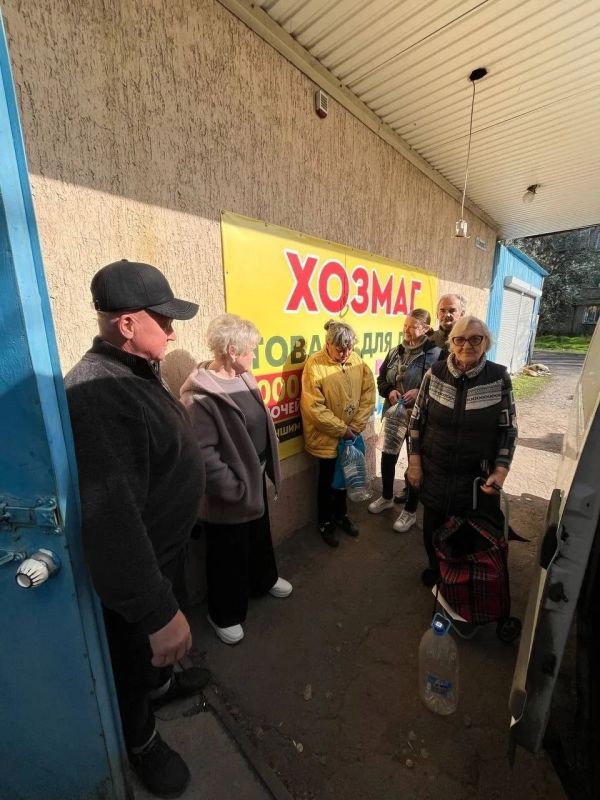 Роман Конев: 27 мая 2026 года депутаты Горловского городского совета от «Единой России» — Наталия Ботвина, София Потапова, Светлана Евсеенко, Павел Калфакчиян, Александр Бобровский, Евгений Прокопович, Андрей Костюк, Игорь... Роман Конев: 27 мая 2026 года депутаты Горловского городского совета от «Единой России» — Наталия Ботвина, София Потапова, Светлана Евсеенко, Павел Калфакчиян, Александр Бобровский, Евгений Прокопович, Андрей Костюк, Игорь...
