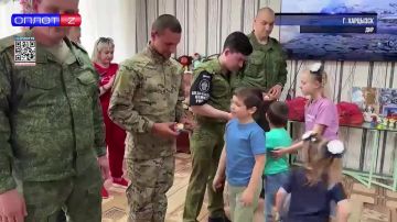 «Чужих детей не бывает». Военные следователи и гвардейцы поздравили воспитанников реабилитационного центра в Харцызске