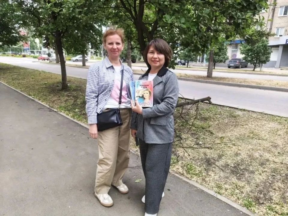 27 мая сотрудники Центральной городской модельной библиотеки и Центральной детской библиотеки приняли активное участие в Весеннем Всероссийском интеллектуальном забеге «Бегущая книга – 2026» 27 мая сотрудники Центральной городской модельной библиотеки и Центральной детской библиотеки приняли активное участие в Весеннем Всероссийском интеллектуальном забеге «Бегущая книга – 2026»