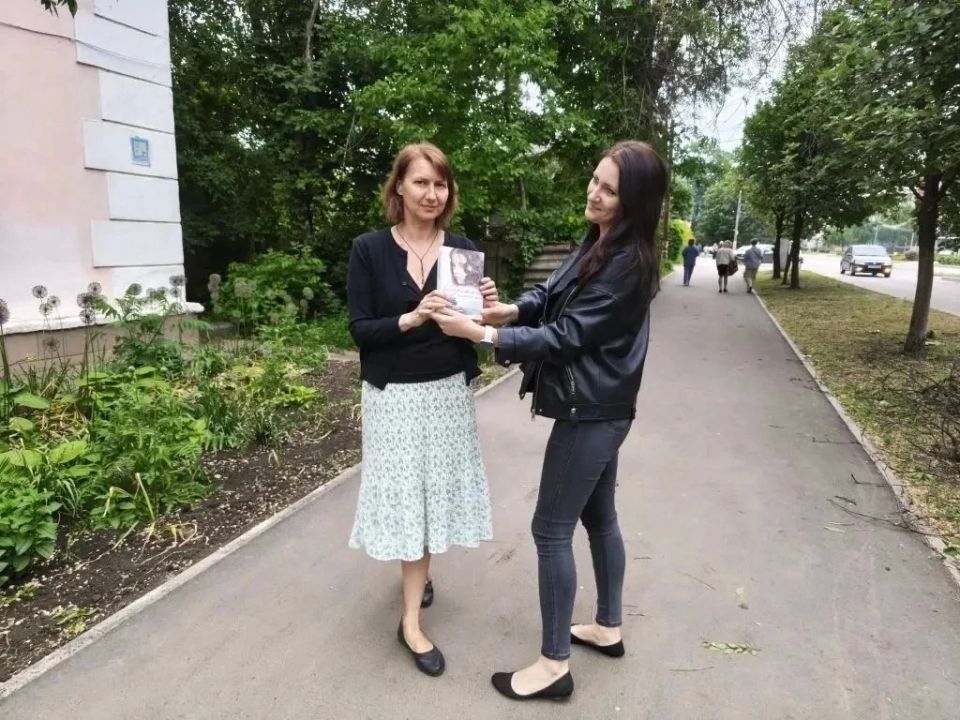 27 мая сотрудники Центральной городской модельной библиотеки и Центральной детской библиотеки приняли активное участие в Весеннем Всероссийском интеллектуальном забеге «Бегущая книга – 2026» 27 мая сотрудники Центральной городской модельной библиотеки и Центральной детской библиотеки приняли активное участие в Весеннем Всероссийском интеллектуальном забеге «Бегущая книга – 2026»