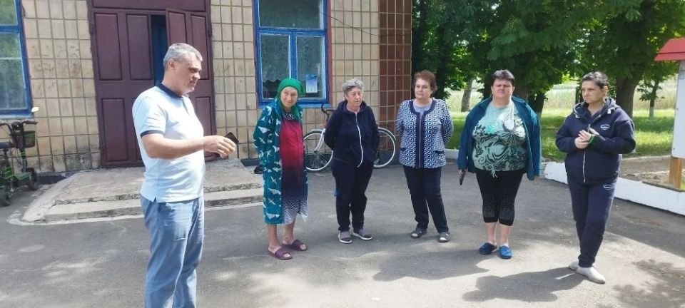 Сегодня депутат Тельмановского муниципального совета Сергей Мелащук провёл встречу с жителями в селе Свободное