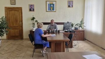 Провёл еженедельный личный приём жителей Мангушского округа