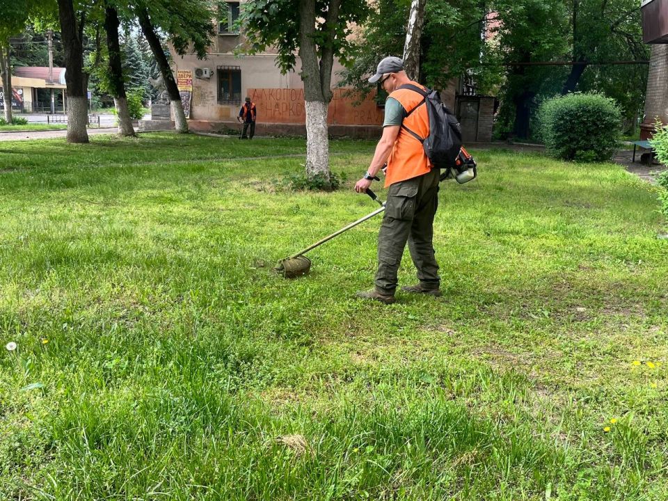О работах МУП «Простор». Муниципальное унитарное предприятие «Простор» ежедневно выполняет все необходимые работы по содержанию городских улиц О работах МУП «Простор». Муниципальное унитарное предприятие «Простор» ежедневно выполняет все необходимые работы по содержанию городских улиц