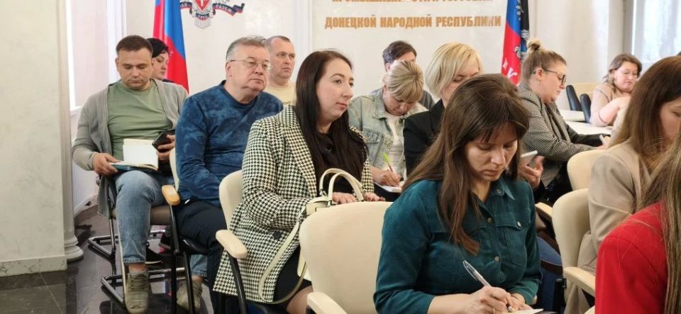 На площадке Министерства промышленности и торговли Донецкой Народной Республики состоялось совещание по подготовке к введению на территории Донецкой Народной Республики обязательной цифровой маркировки товаров средствами... На площадке Министерства промышленности и торговли Донецкой Народной Республики состоялось совещание по подготовке к введению на территории Донецкой Народной Республики обязательной цифровой маркировки товаров средствами...