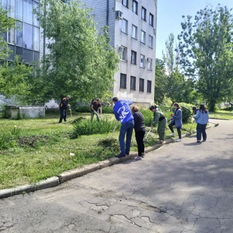 Елена Рязанцева: В Пролетарском районе сегодня состоялась традиционная акция "Чистый четверг" в рамках проекта "Городская среда" Елена Рязанцева: В Пролетарском районе сегодня состоялась традиционная акция "Чистый четверг" в рамках проекта "Городская среда"
