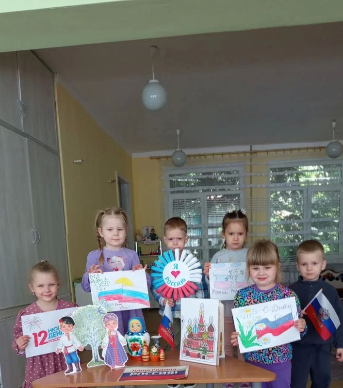 В детском саду № 4 «Светлячок» состоялось открытие выставки творческих работ воспитанников «Моя Россия» В детском саду № 4 «Светлячок» состоялось открытие выставки творческих работ воспитанников «Моя Россия»