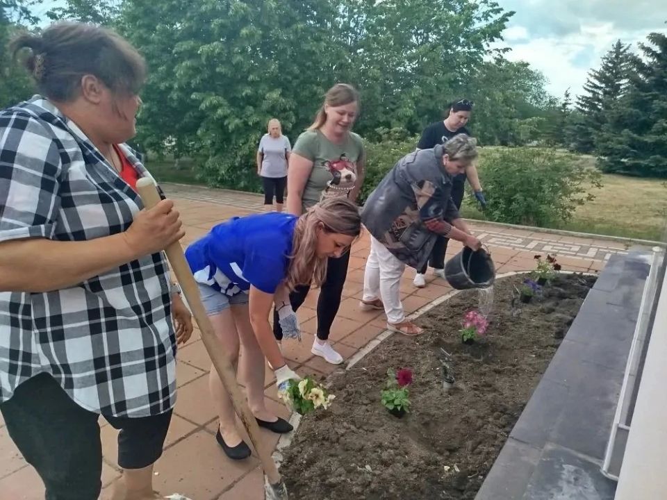 Партийцы Мангушского муниципального округа продолжают участвовать в федеральной кампании «Маленькие добрые дела» Партийцы Мангушского муниципального округа продолжают участвовать в федеральной кампании «Маленькие добрые дела»