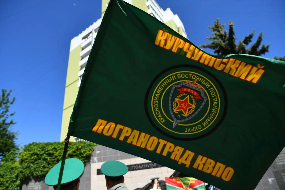 Сегодня возложила цветы к Памятнику погибшим воинам-интернационалистам Сегодня возложила цветы к Памятнику погибшим воинам-интернационалистам