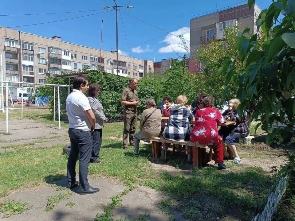 Глава Шахтерского округа встретился с населением в городе Ждановка