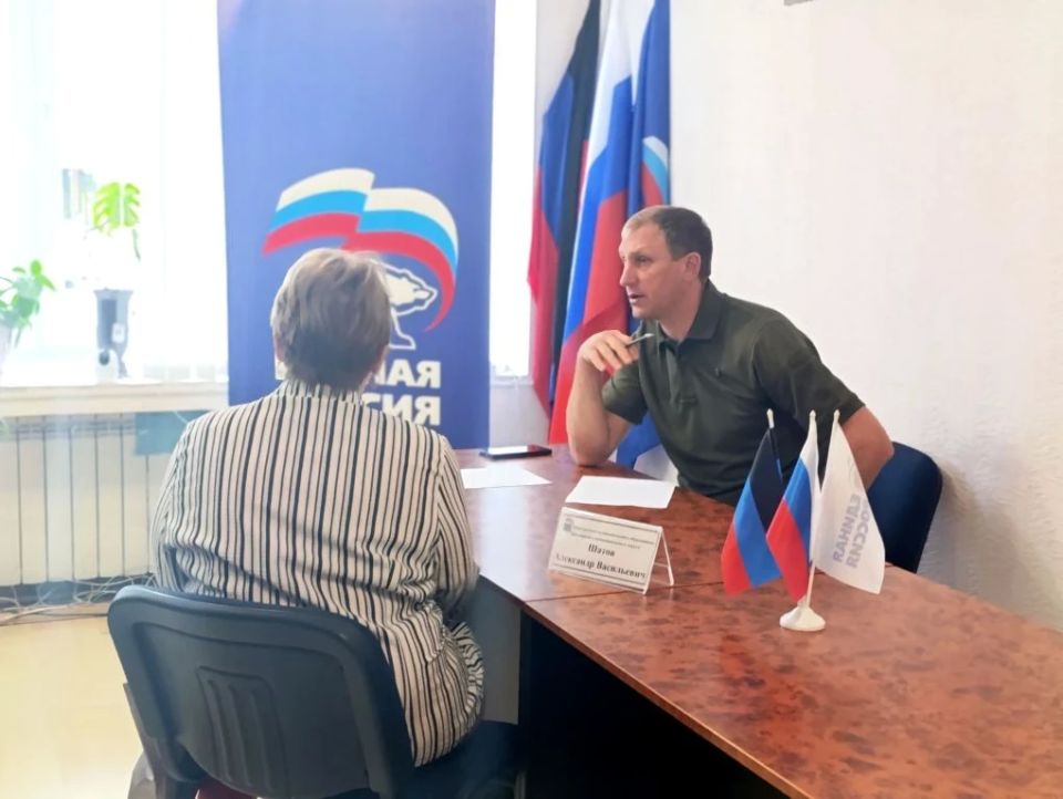 Александр Шатов провел прием жителей Ждановки в общественной приемной «Единой России»