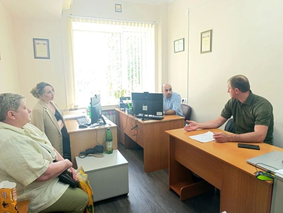 Глава Шахтерского округа пообщался с сотрудниками Фонда «Защитники Отечества» в Ждановке Глава Шахтерского округа пообщался с сотрудниками Фонда «Защитники Отечества» в Ждановке