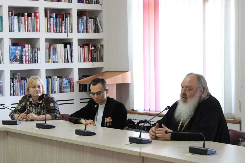 «С любовью к Донбассу». В Донецке прошла десятая презентация книги «Донецкий государственный университет на передовой и в тылу» «С любовью к Донбассу». В Донецке прошла десятая презентация книги «Донецкий государственный университет на передовой и в тылу»