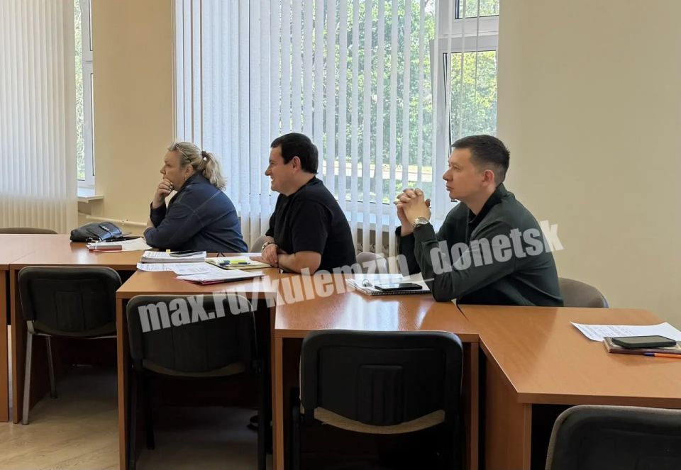 Сегодня заместитель главы администрации г.о. Донецк провел очередное заседание Тарифной комиссии по регулированию тарифов на услуги и работы, предоставляемые и выполняемые муниципальными предприятиями и учреждениями г. о.... Сегодня заместитель главы администрации г.о. Донецк провел очередное заседание Тарифной комиссии по регулированию тарифов на услуги и работы, предоставляемые и выполняемые муниципальными предприятиями и учреждениями г. о....