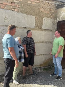 Депутат Амвросиевского муниципального совета Александр Молчанов провел встречу с сотрудниками производственного участка Мехмастерские ООО «Агрофирма «Кутейниковский агропродукт»