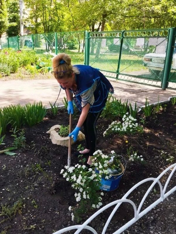 Елена Рязанцева: В Пролетарском районе сегодня состоялась традиционная акция "Чистый четверг" в рамках проекта "Городская среда" Елена Рязанцева: В Пролетарском районе сегодня состоялась традиционная акция "Чистый четверг" в рамках проекта "Городская среда"