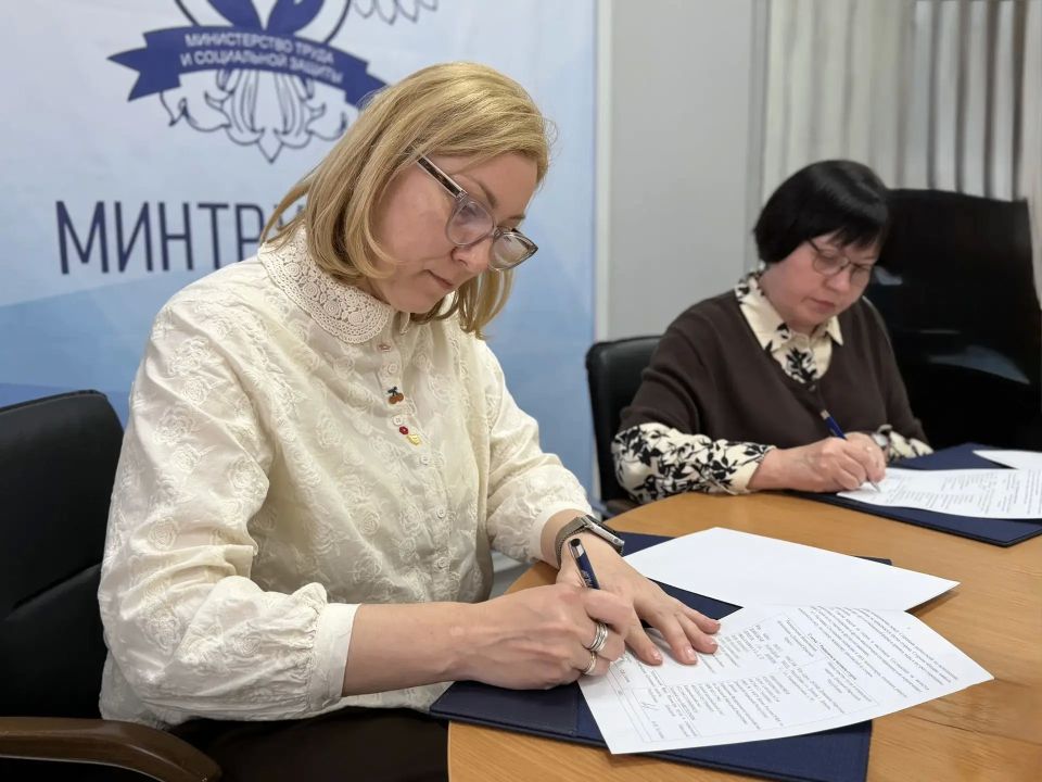 В рамках сотрудничества Минтруд ДНР и Региональная общественная организация «Донецкий Красный Крест» подписали бессрочное соглашение, вступающее в силу с момента подписания В рамках сотрудничества Минтруд ДНР и Региональная общественная организация «Донецкий Красный Крест» подписали бессрочное соглашение, вступающее в силу с момента подписания