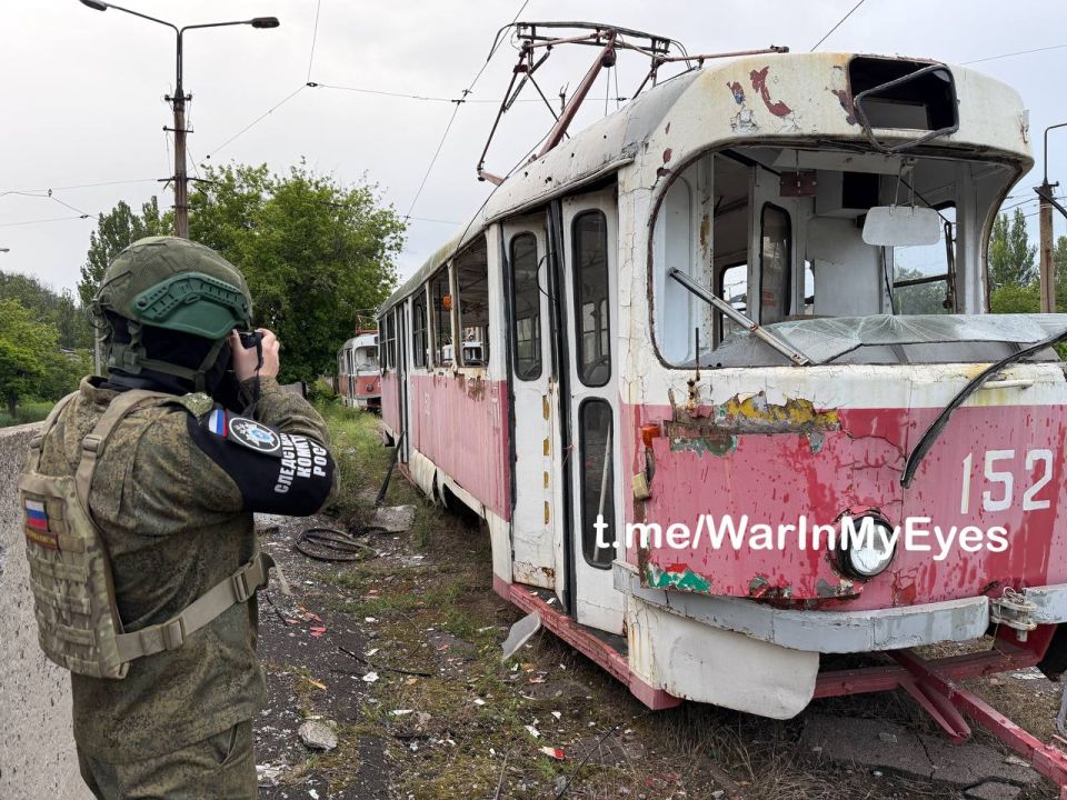 Последствия прилета ударного БПЛА на территорию трамвайного депо в Куйбышевском районе Донецка сегодня ночью Последствия прилета ударного БПЛА на территорию трамвайного депо в Куйбышевском районе Донецка сегодня ночью