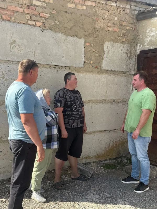 Депутат Амвросиевского муниципального совета Александр Молчанов провел встречу с сотрудниками производственного участка Мехмастерские ООО «Агрофирма «Кутейниковский агропродукт»