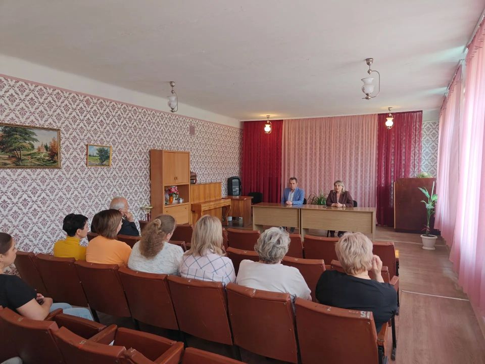 Замглавы Снежного ответила на вопросы коллектива комплексного центра социального обслуживания населения