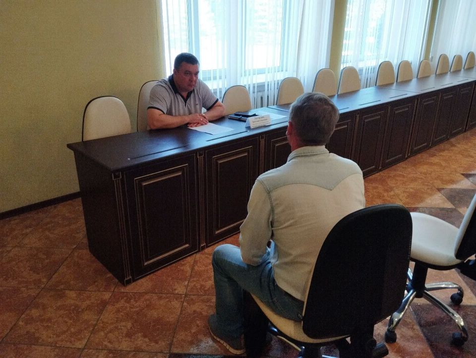 Заместитель главы Администрации муниципального образования Виталий Легчилин провел личный прием граждан, в ходе которого ответил на актуальные вопросы жителей