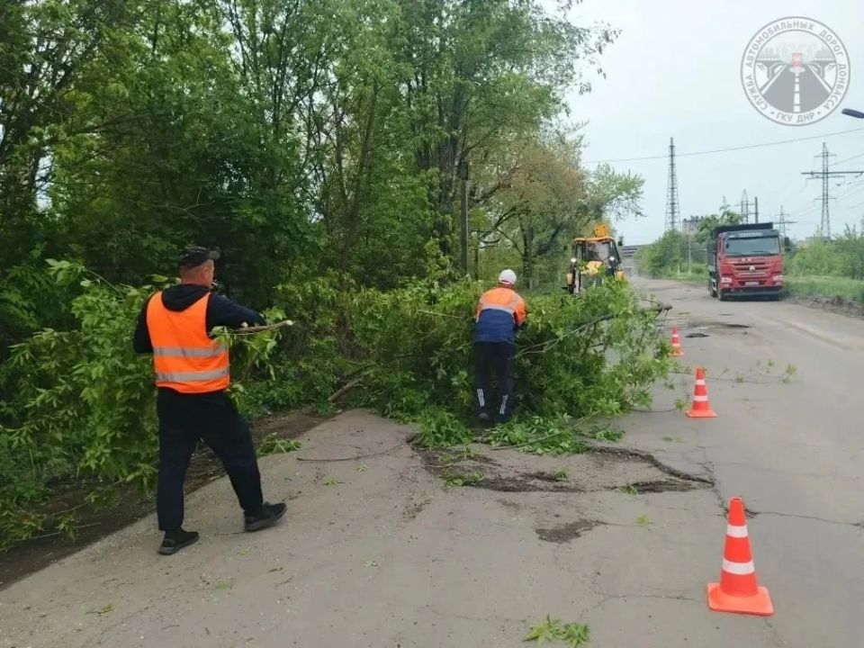 Продолжаем работы по восстановлению улично-дорожной сети в Мангушском муниципальном округе Продолжаем работы по восстановлению улично-дорожной сети в Мангушском муниципальном округе