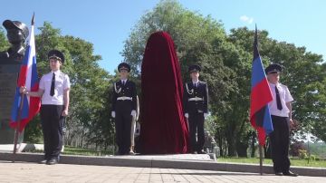 Денис Пушилин: В Донецке на Аллее Героев открыли бюст Героя России и ДНР, гвардии капитана Романа Воробьева