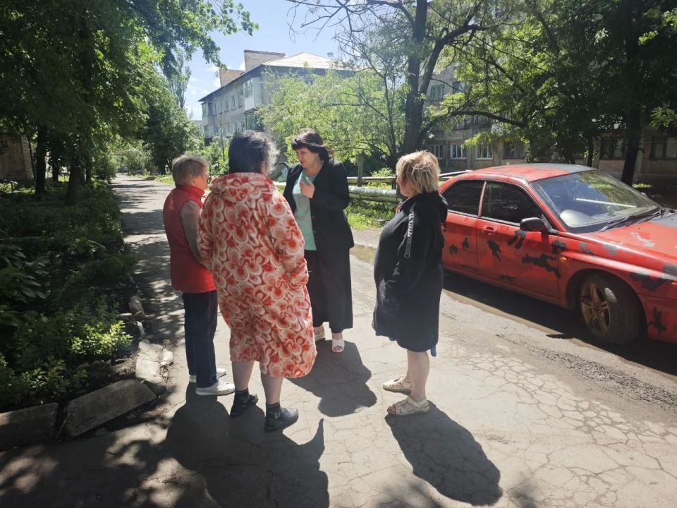 Управляющий делами администрации Инна Рудакова встретилась с жителями улицы Коммунистическая