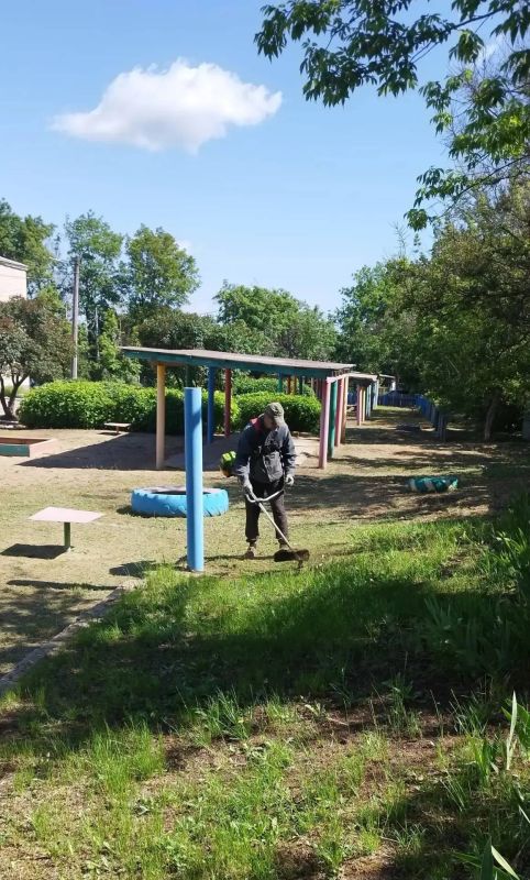 Сегодня, 28 мая, в рамках проекта Единой России «Городская среда», предприятия, учреждения, организации г. Моспино приняли активное участие в еженедельной акции "Чистый четверг" Сегодня, 28 мая, в рамках проекта Единой России «Городская среда», предприятия, учреждения, организации г. Моспино приняли активное участие в еженедельной акции "Чистый четверг"