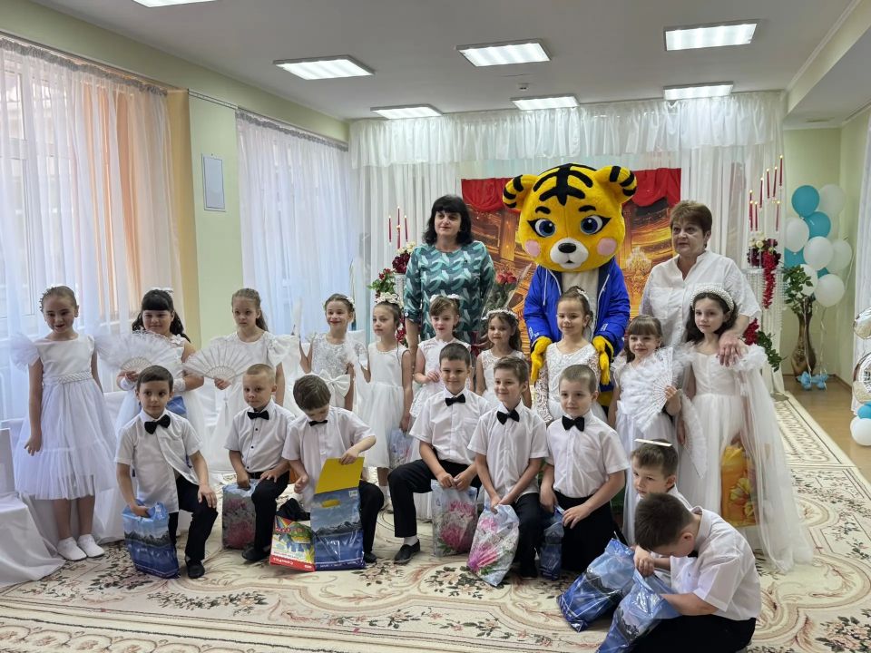 В Мангушском округе продолжаются тёплые и трогательные выпускные балы! В Мангушском округе продолжаются тёплые и трогательные выпускные балы!