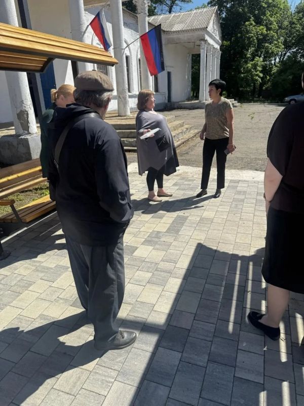 Заместитель Главы Администрации Тельмановского округа провела встречу с жителями села Первомайское, в ходе которой отвечала и разъясняла на интересующие вопросы жителей