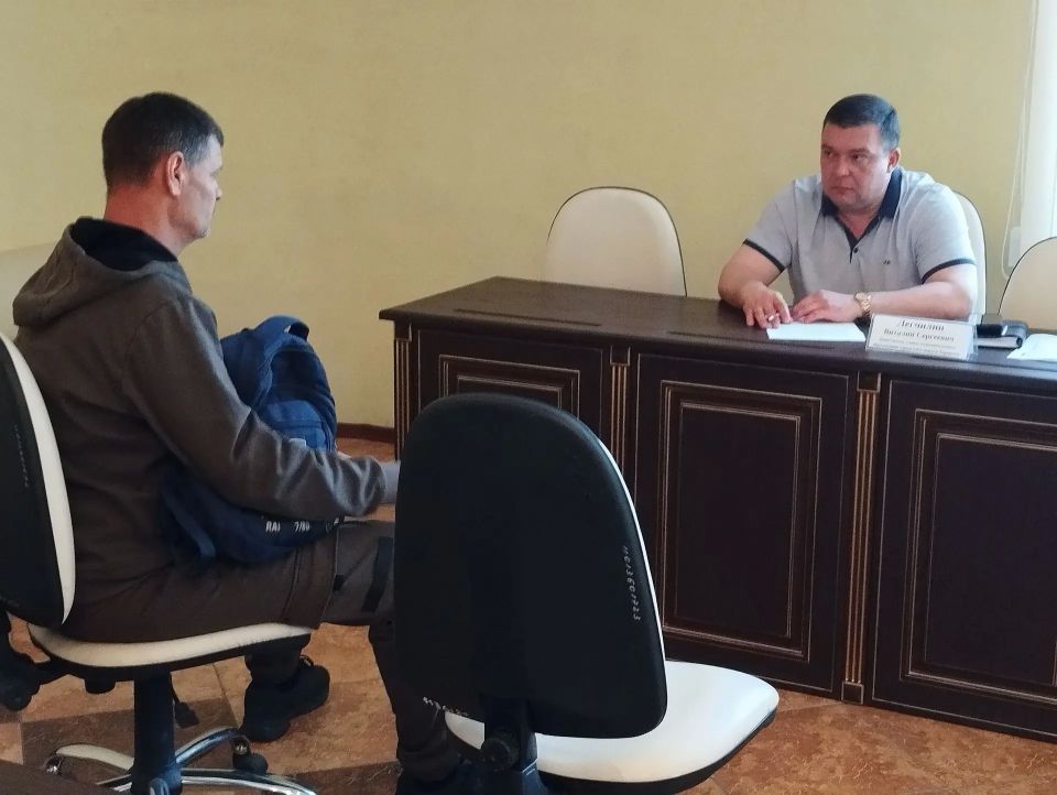 Заместитель главы Администрации муниципального образования Виталий Легчилин провел личный прием граждан, в ходе которого ответил на актуальные вопросы жителей Заместитель главы Администрации муниципального образования Виталий Легчилин провел личный прием граждан, в ходе которого ответил на актуальные вопросы жителей