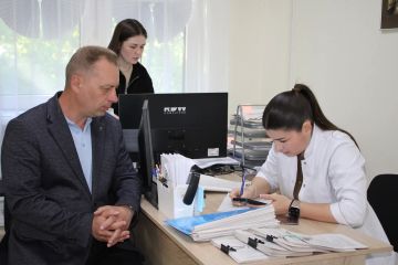 Совместно с сотрудниками администрации прошёл диспансеризацию в Городской больнице №2 города Енакиево