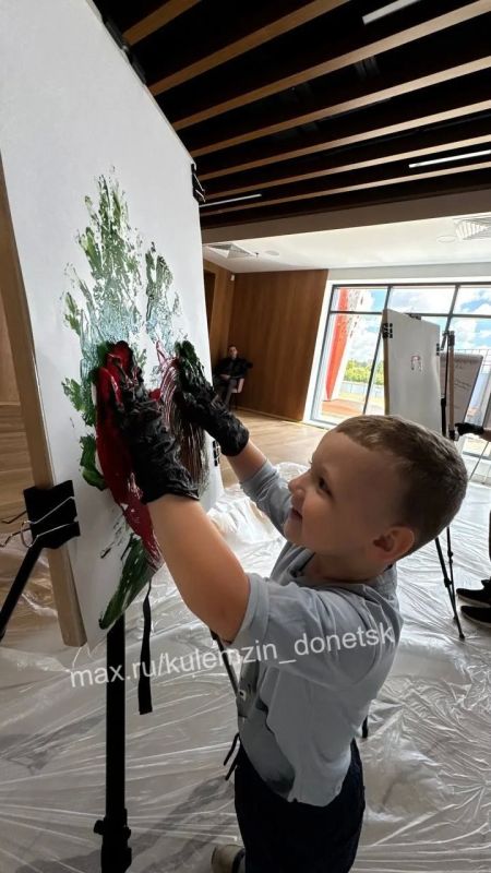 В преддверии Дня защиты детей, в рамках национального проекта «Молодёжь и дети», сотрудники администрации городского округа Донецк провели мероприятие для юных жителей в молодёжном центре «30/09» В преддверии Дня защиты детей, в рамках национального проекта «Молодёжь и дети», сотрудники администрации городского округа Донецк провели мероприятие для юных жителей в молодёжном центре «30/09»