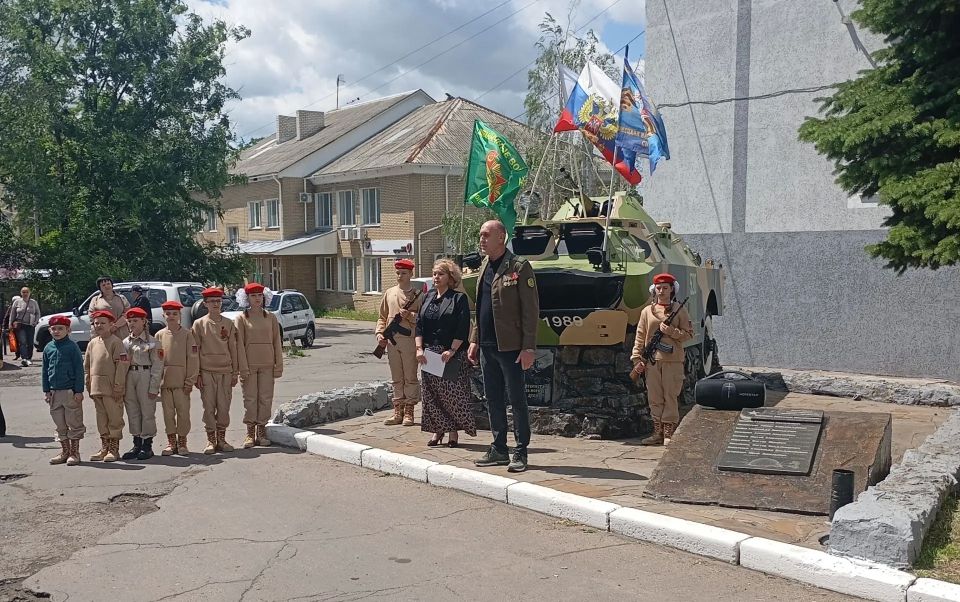 В Снежном отметили День пограничника В Снежном отметили День пограничника