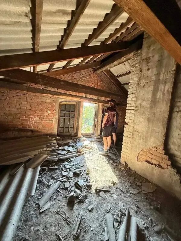 Нижегородские подрядчики отремонтируют крышу еще одного жилого дома в Иловайске Нижегородские подрядчики отремонтируют крышу еще одного жилого дома в Иловайске