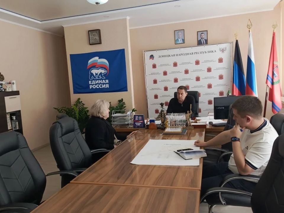 Константин Зинченко: Услышать и решить. Провел личный прием граждан совместно с руководителями профильных структурных подразделений администрации Волновахского муниципального округа