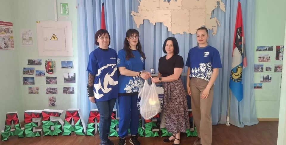 В Дебальцево продолжается теплая благотворительная акция «Маленькие добрые дела» В Дебальцево продолжается теплая благотворительная акция «Маленькие добрые дела»