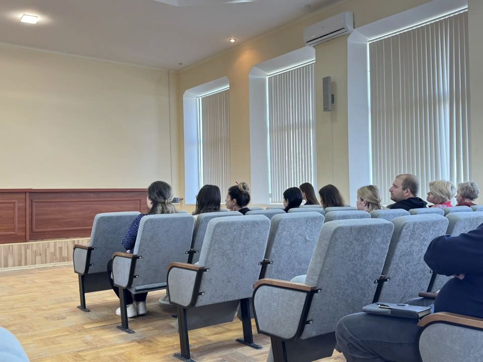 Провёл аппаратное совещание с сотрудниками администрации Мангушского муниципального округа Провёл аппаратное совещание с сотрудниками администрации Мангушского муниципального округа