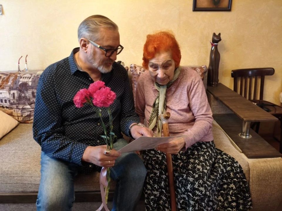 Снимки дошли до адресатов. Вчера рассказывали про Любовь Фёдоровну Юфереву — ей мы передали фотоколлаж первым Снимки дошли до адресатов. Вчера рассказывали про Любовь Фёдоровну Юфереву — ей мы передали фотоколлаж первым