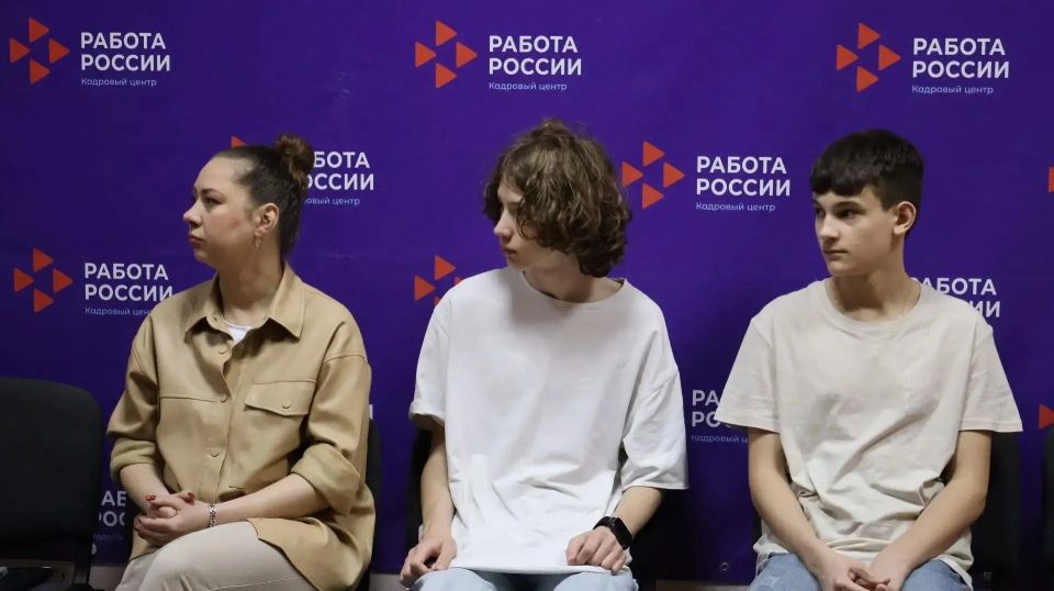 8 детей, оставшихся без родителей, ознакомились с миром профессий в службе занятости г. Дебальцево 8 детей, оставшихся без родителей, ознакомились с миром профессий в службе занятости г. Дебальцево