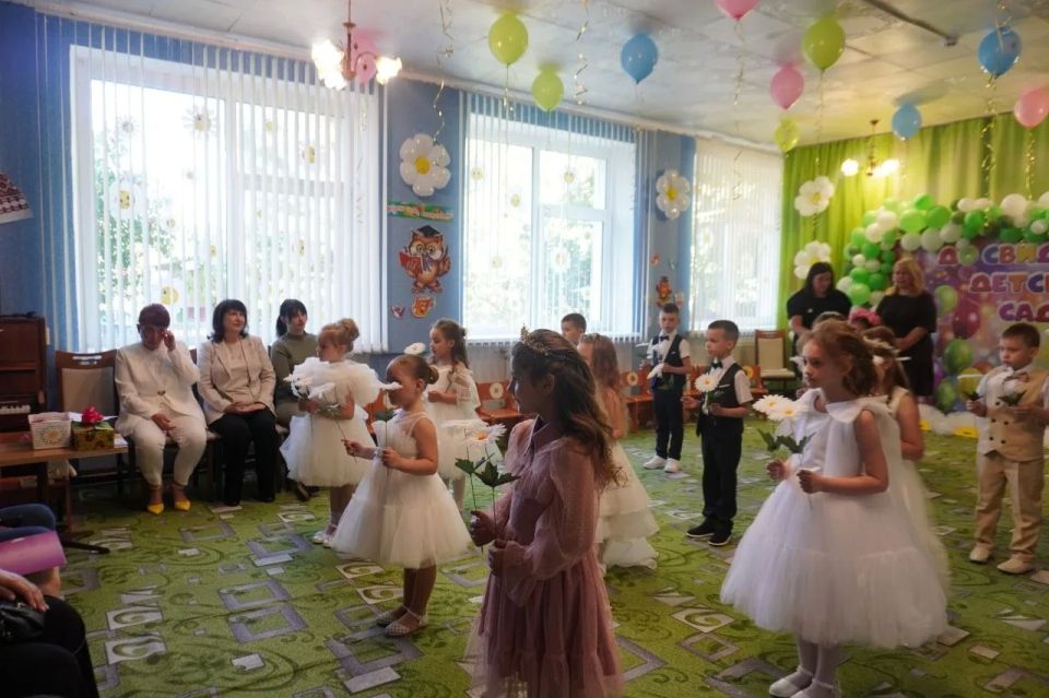Заместитель Главы Администрации Володарского муниципального округа Салько Алина Викторовна посетила выпускной в ГБДОУ "Володарский детский сад №2 "Ромашка"