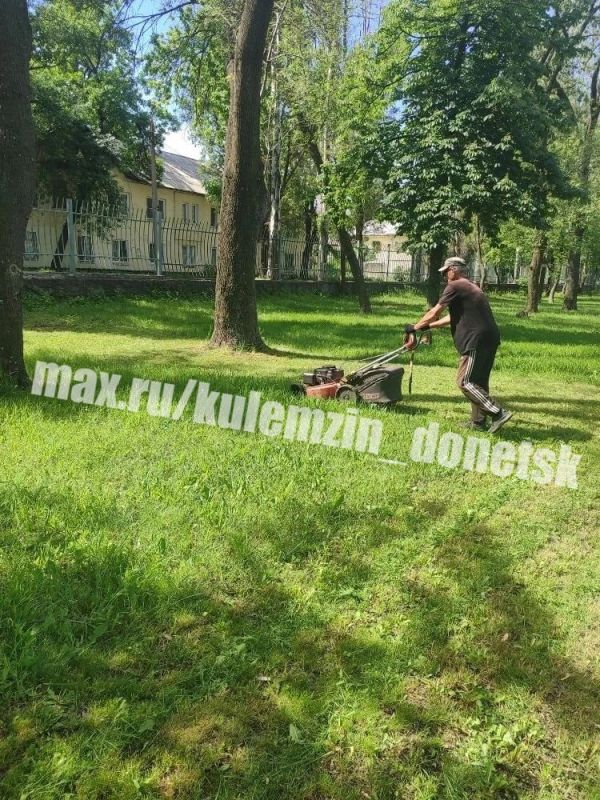 В преддверии прекрасного праздника – Дня защиты детей – сотрудники Дирекции парков продолжают активную работу по благоустройству зеленых пространств В преддверии прекрасного праздника – Дня защиты детей – сотрудники Дирекции парков продолжают активную работу по благоустройству зеленых пространств
