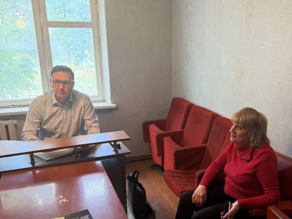Личный прием. Агишев Руслан Аззизуловчи, депутат Снежнянского городского совета ДНР первого созыва, фракции Всероссийской политической партии «Единая Россия», провёл личный приём граждан в теркоме «Центр города» Обратились...