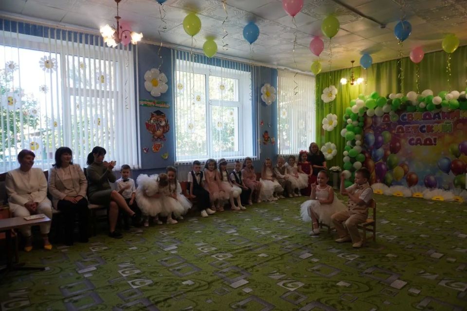 Заместитель Главы Администрации Володарского муниципального округа Салько Алина Викторовна посетила выпускной в ГБДОУ "Володарский детский сад №2 "Ромашка" Заместитель Главы Администрации Володарского муниципального округа Салько Алина Викторовна посетила выпускной в ГБДОУ "Володарский детский сад №2 "Ромашка"